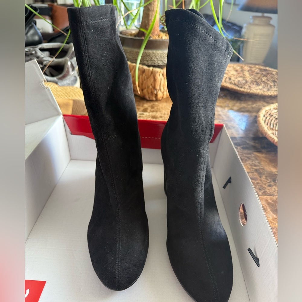 Guess Size 8 Suede mid calf Women’s Boots